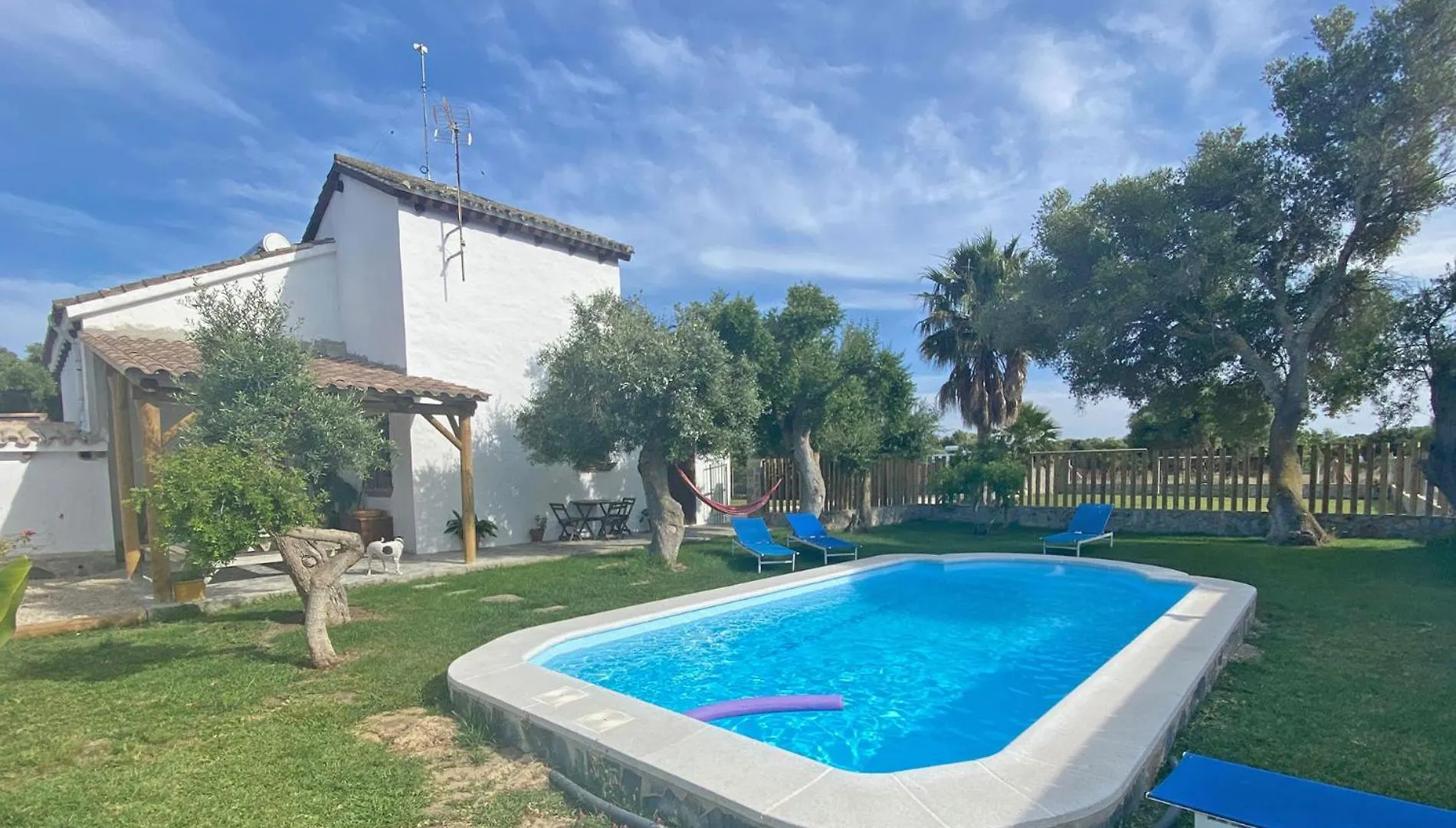 Quinta Mangueta Es Una Casa Con Piscina En Zahora Cerca De La Playa Cadiz