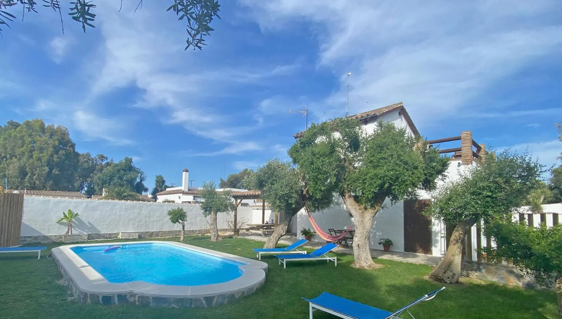 Quinta Mangueta Es Una Casa Con Piscina En Zahora Cerca De La Playa Cadiz